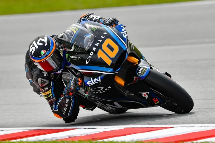 GMT94 Yamaha (con Mike Di Meglio) e Suzuki SERT (con Vincent Philippe) a stretto contatto anche nei Test...