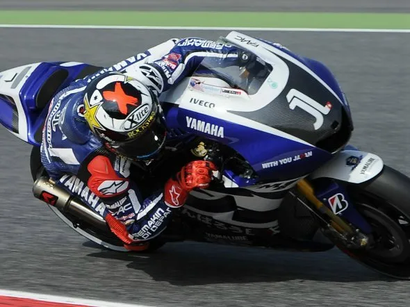 Hector Barbera in posa nei recenti test di Losail