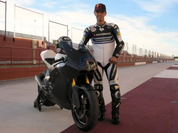 Gran giro di Takuya Tsuda con Yoshimura Suzuki