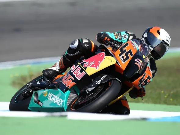 Taylor Mackenzie (6) e Sylvain Guintoli (50) nel BSB 2017 con i colori Bennetts Suzuki