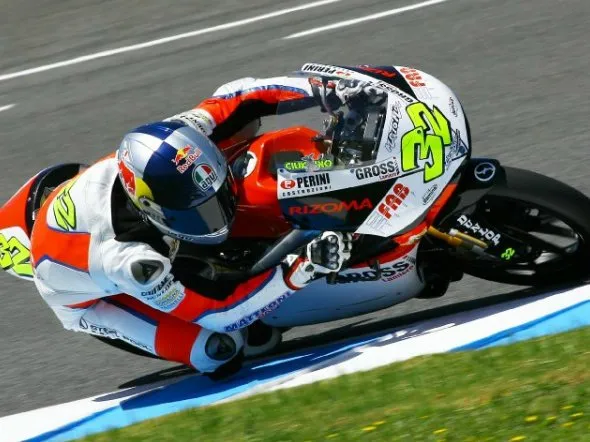 Lo stesso Marc Marquez aveva festeggiato la conquista del Mondiale 2012 in Moto2 con la bandiera spagnola...