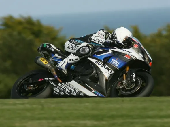 Randy De Puniet doma la Kawasaki del Team SRC