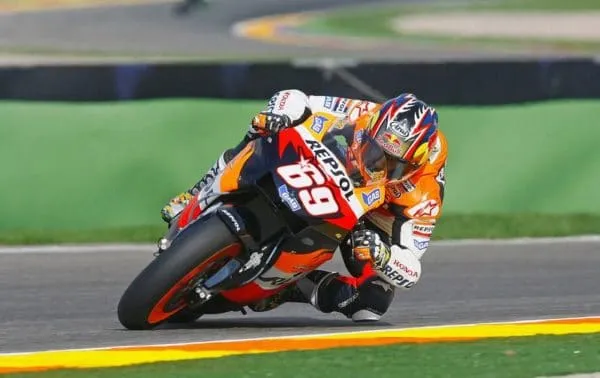 nicky hayden slide e1587398184829 600x378