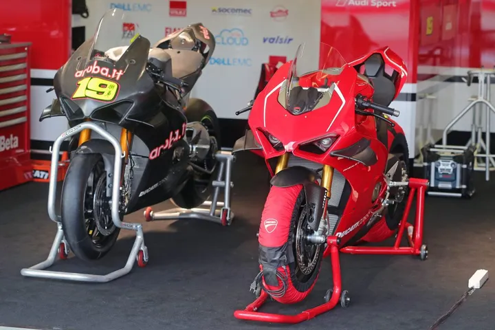 Superbike Panigale V4R