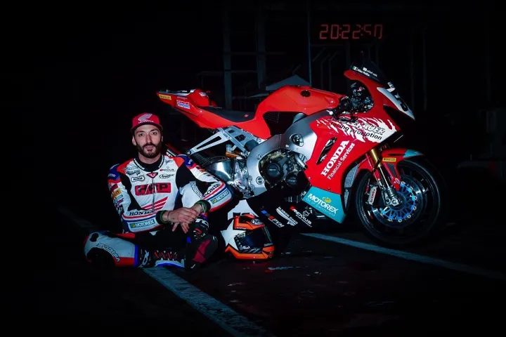 Dovizioso precede Edwards