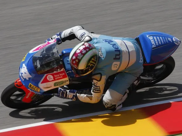 Melandri con la Ducati stradale ad Adria