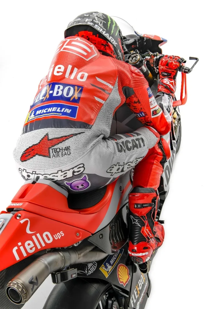 Wheeling di Tom Sykes con la propria R1