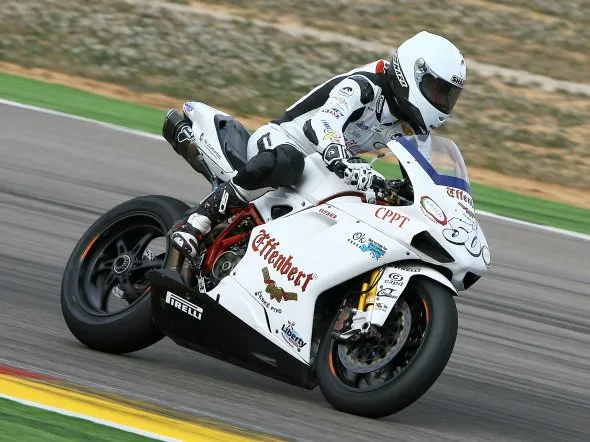 Poche ore dopo Silverstone AL22 in pista a Magny Cours