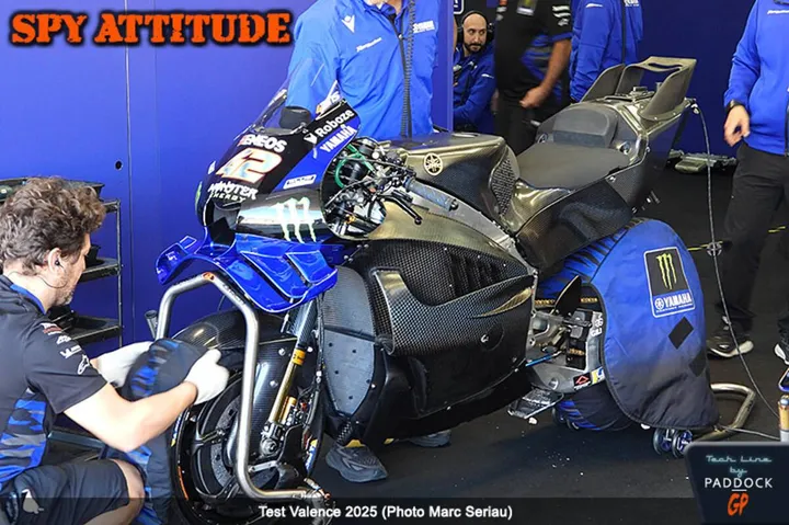Yamaha M1 fairing with side downwash ducts and no lower hot-air outlets