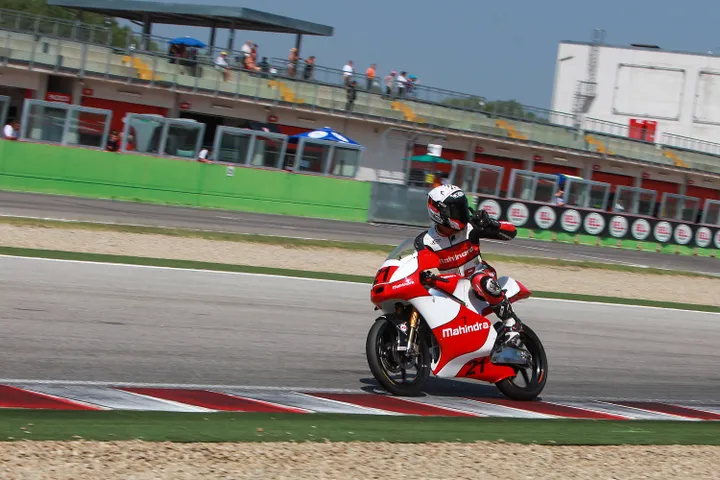 122_Moto3_Rinaldi_action