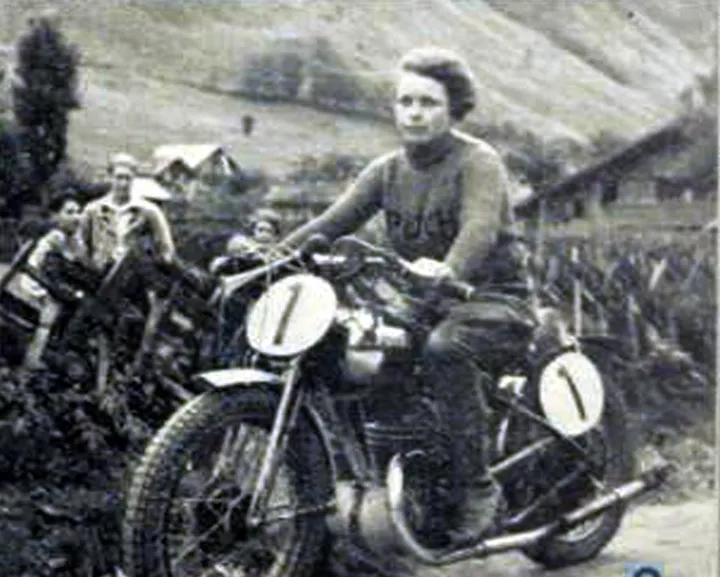 1935 Maria Wachter con la Puch 250