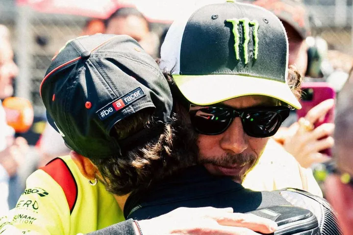 Valentino Rossi con Bezzecchi