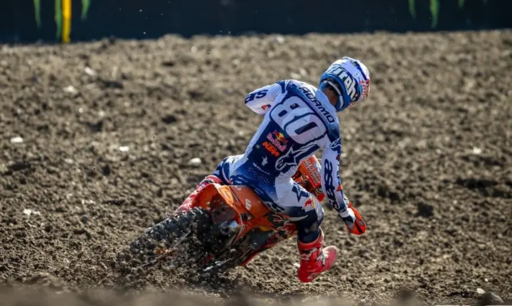 Jeffrey Herlings dominates the British GP at Foxhill