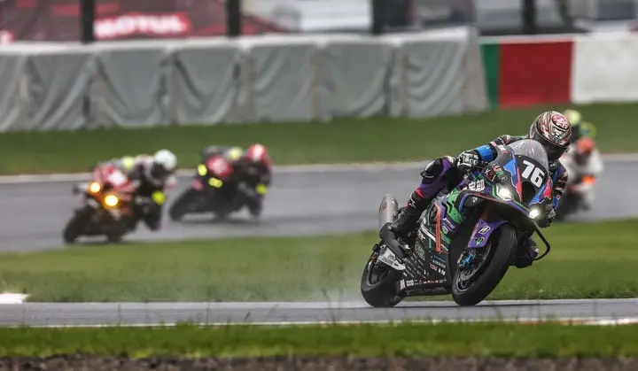 8 Ore Suzuka: la BMW del team AutoRace Ube