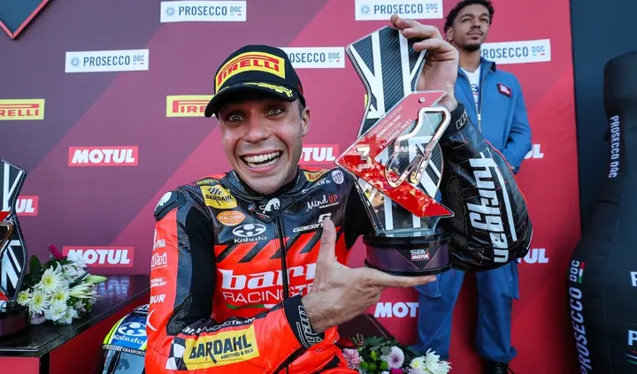 Superbike Donington: Yari Montella decimo podio in stagione