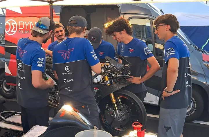 I ragazzi del PoliMi Motorcycle Factory al lavoro a Misano&nbsp;