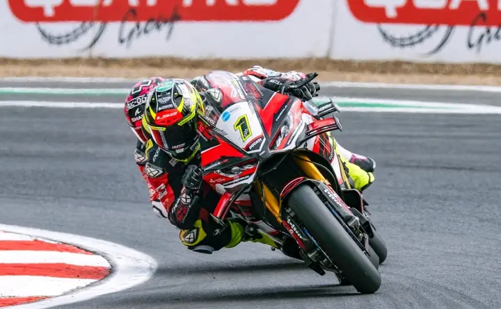 Superbike: kyle Ryde sta dominando il British con la Ducati