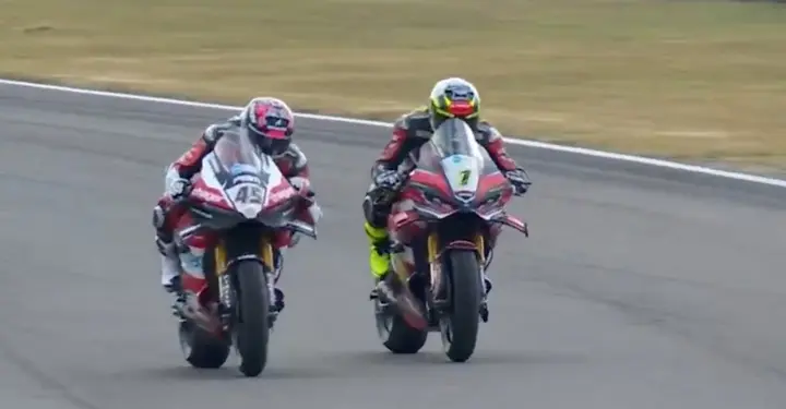Thruxton: the battle between Redding (45) and Ryde (1)