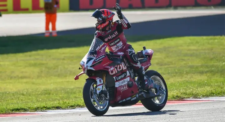 Iker Lecuona untouchable in Race 3 as well