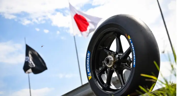 MotoGP motorcycles racing at Motegi with a focus on tire performance and weather conditions