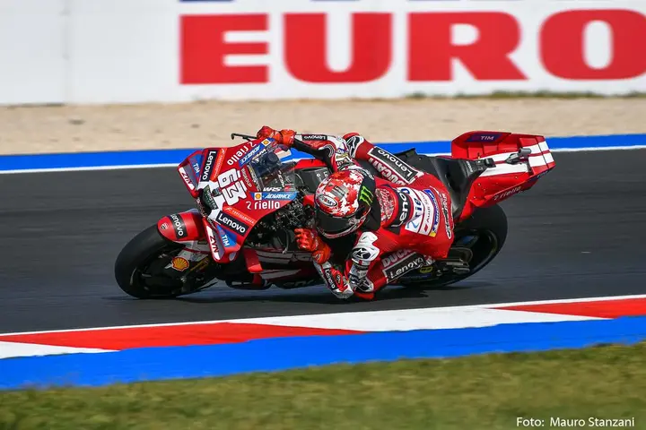 Pecco Bagnaia guida la Ducati MotoGP a Misano