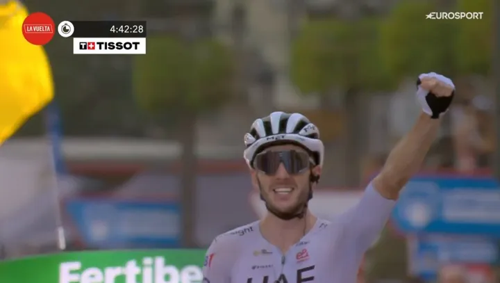 Yates queria a etapa. Entrou na fuga, atacou e foi a fundo. No final foi recompensado pelo trabalho com a vitória no dia.