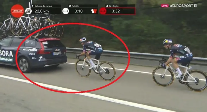 Primoz Roglic foi penalizado por circular excessivamente atrás do carro da sua equipa.&nbsp;