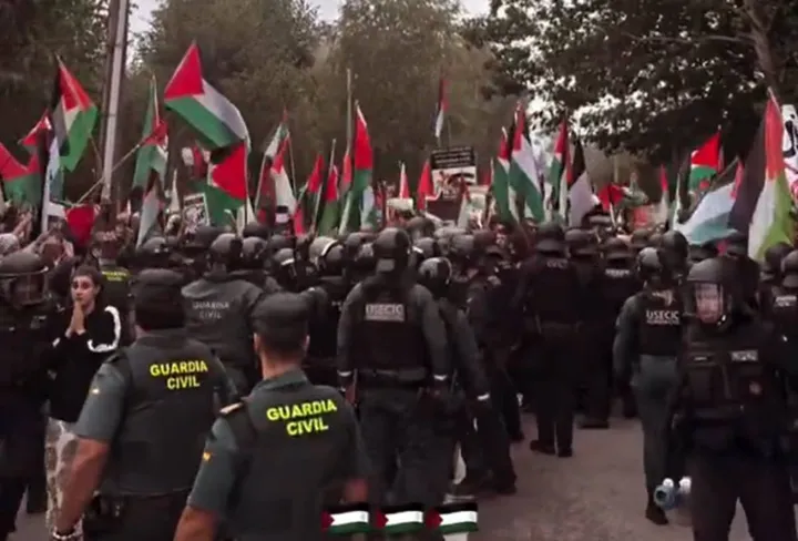 Pro-Palestinian protesters did not allow the stage to be completed.