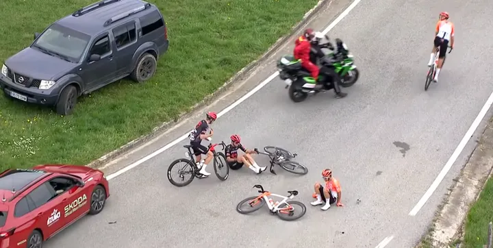 Kévin Vauquelin foi um dos três ciclistas da INEOS Grenadiers envolvidos na queda