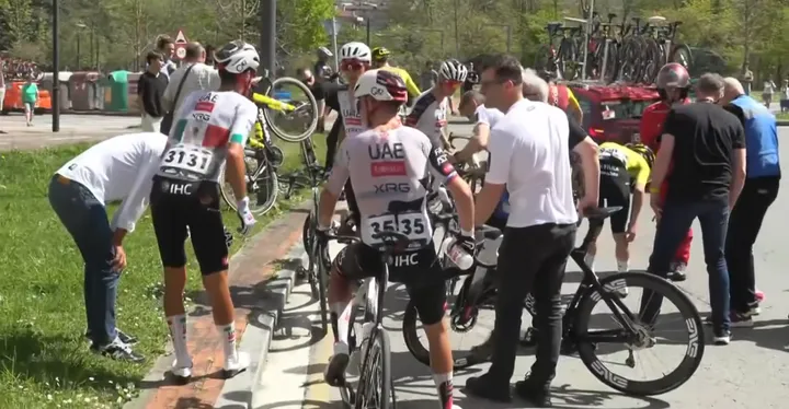 Isaac del Toro fell and withdrew from the race shortly afterwards