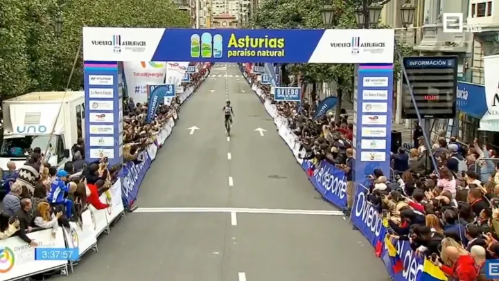 Edgar Cadena venceu a etapa final da Vuelta a Asturias