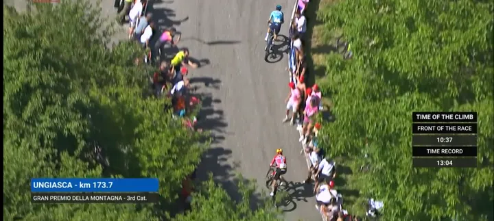 The moment Alberto Bettiol attacked Andreas Leknessund in Ungiasca