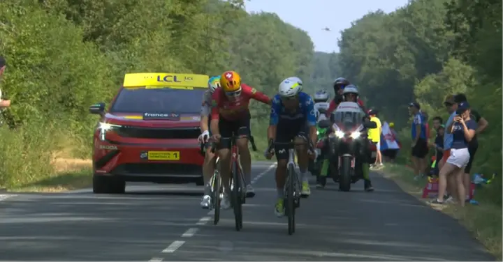 Nelson Oliveira, Anthon Charmig and Mathis Le Berre were the driving forces behind the breakaway for most of the stage. Julian Alaphilippe was also among the escapees, but he was dropped on the day's final climb before being reeled in by the peloton.