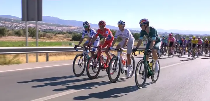 Santiago Buitrago, Enric Mas, Oscar Onley and Wout van Aert pose for the cameras. They are the winners of the individual classifications at La Vuelta 2026.