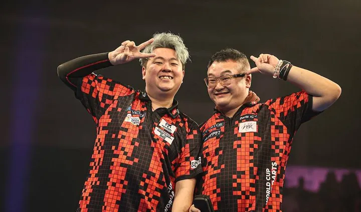 Begeistern die Eissporthalle in Frankfurt mit ihrem einzigartigen Spirit: Man Lok Leung und Lok Yin Lee