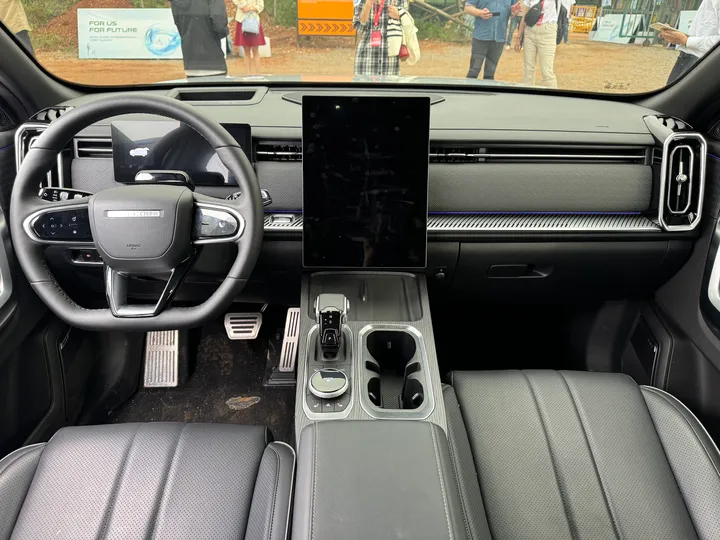j7 cockpit
