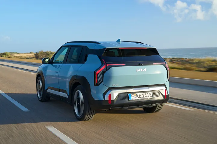 kia ev3 baseline frost blue dynamic hires 00634