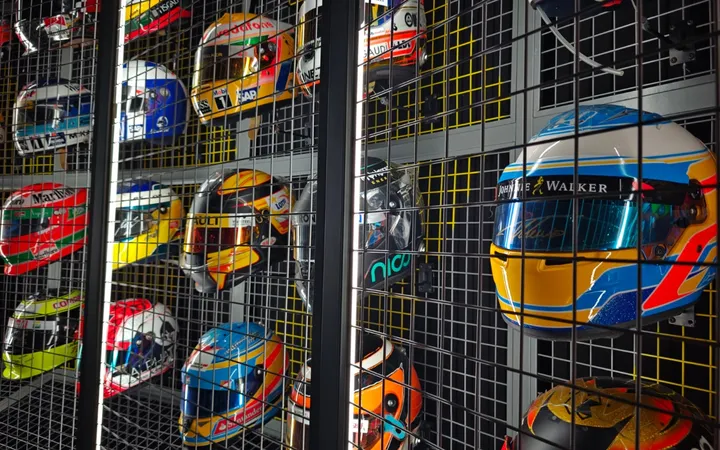 f1 the exhibition helmen