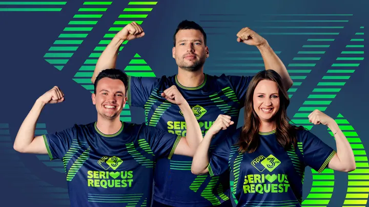 Mart Meijer, Barend van Deelen en Sophie Hijlkema gaan voor 3FM Serious Request in het Glazen Huis.