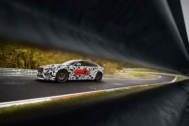 05-Jaguar-pb-vert-Jaguar-X760