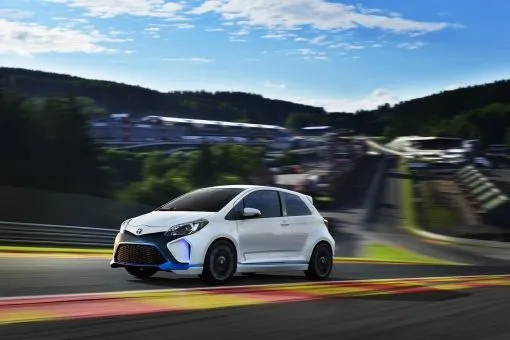2013-09-04-01-toyota-yaris-hybrid-r-conc.jpg