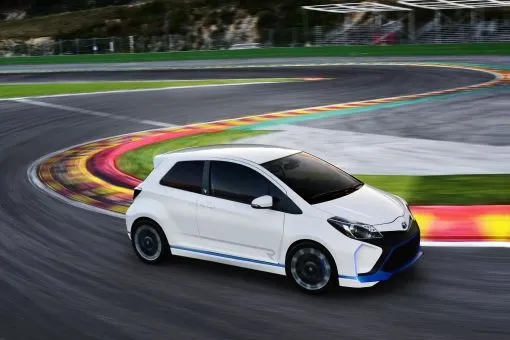 2013-09-04-04-toyota-yaris-hybrid-r-conc.jpg