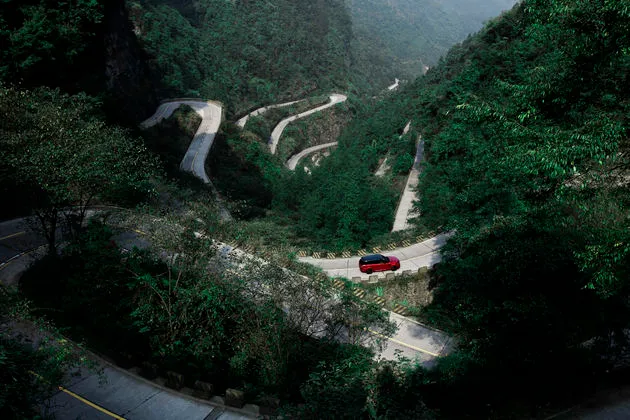 22-Range-Rover-Dragon-Challenge