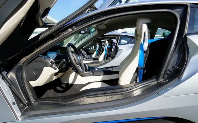 Inkijk in het interieur van de nieuwe BMW i8
