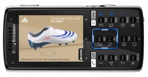 adidas-scoort-mobiel-tijdens-het-ek.jpg