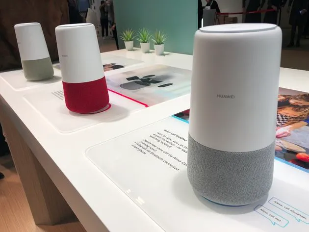 De AI Cube is afgewerkt met stof en in verschillende kleuren beschikbaar.