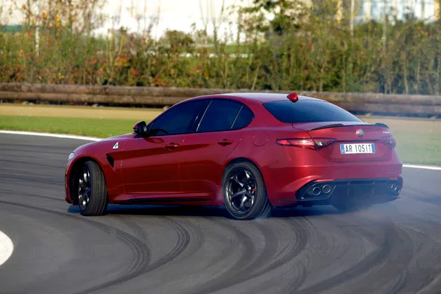 Alfa-Romeo_Giulia-Quadrifoglio_05