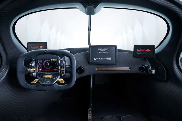 aston-martin-valkyrie_10-(large)