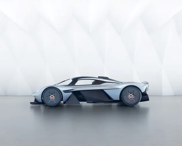 aston-martin-valkyrie_17-(large)