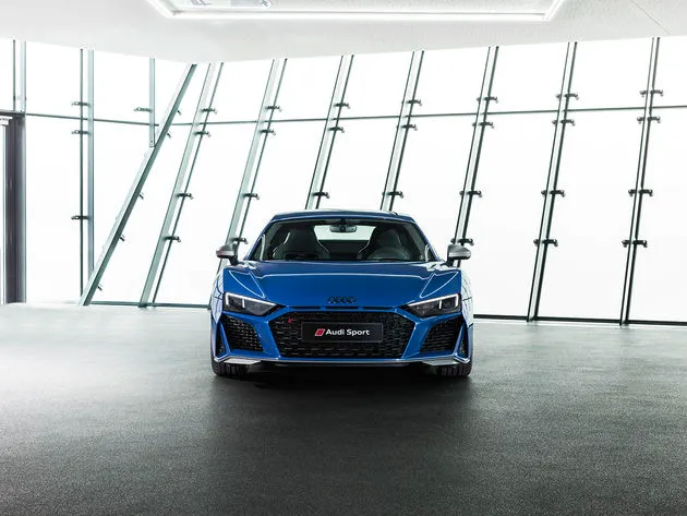 <i>De Audi R8 Coup\u00e9</i>